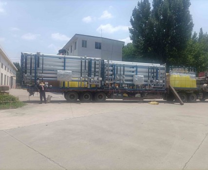 山西大同工地140T反滲透 *2臺、40T反滲透  、加藥設備 、清洗設備發(fā)貨現(xiàn)場